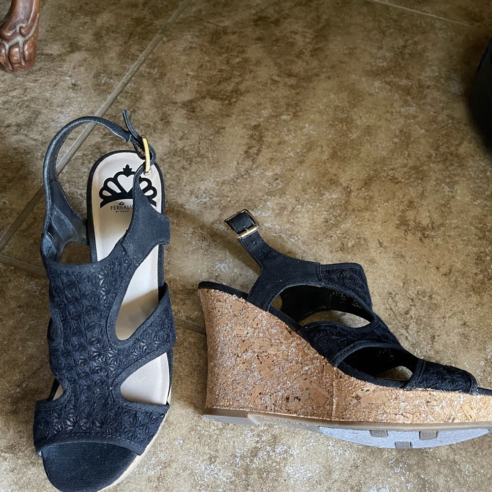 Mesh lace Fergie sandals 7m 2.5 cork wedge